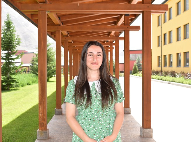 Rezabegim Sholamova