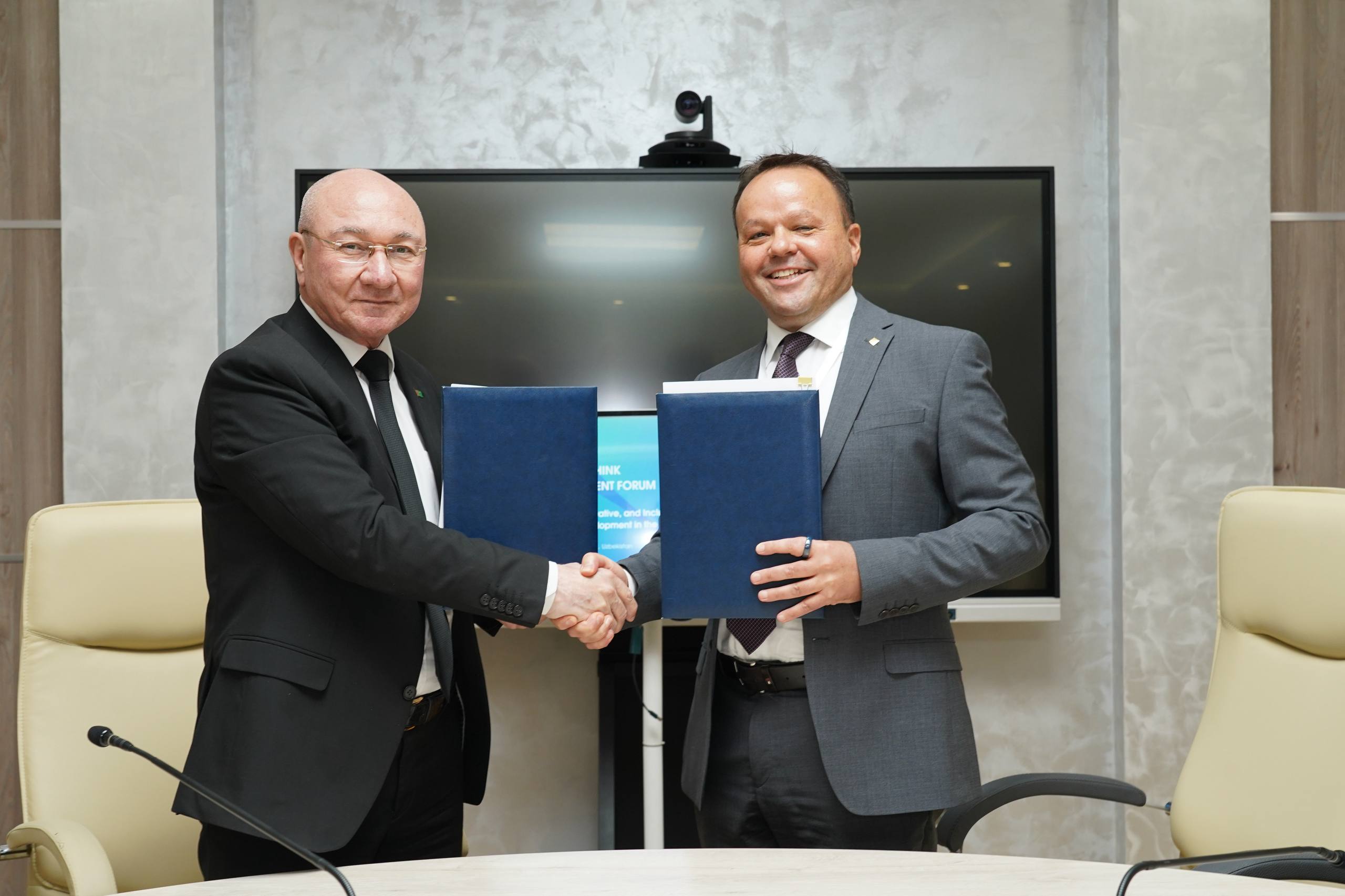 UCA and CAREC Institute Strengthen Cooperation on Research and Regional Development