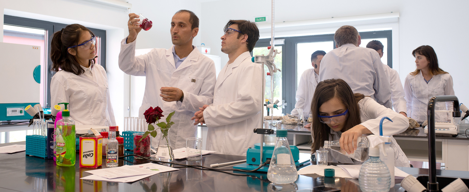 Students In Lab 2 (2)