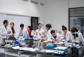 Students In Lab (1)